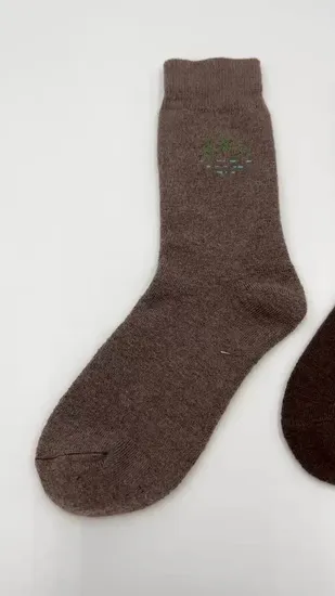 New Design Women′s National Style Thick Yarn Thick Warm Winter Rabbit Wool Socks Christmas Socks 
